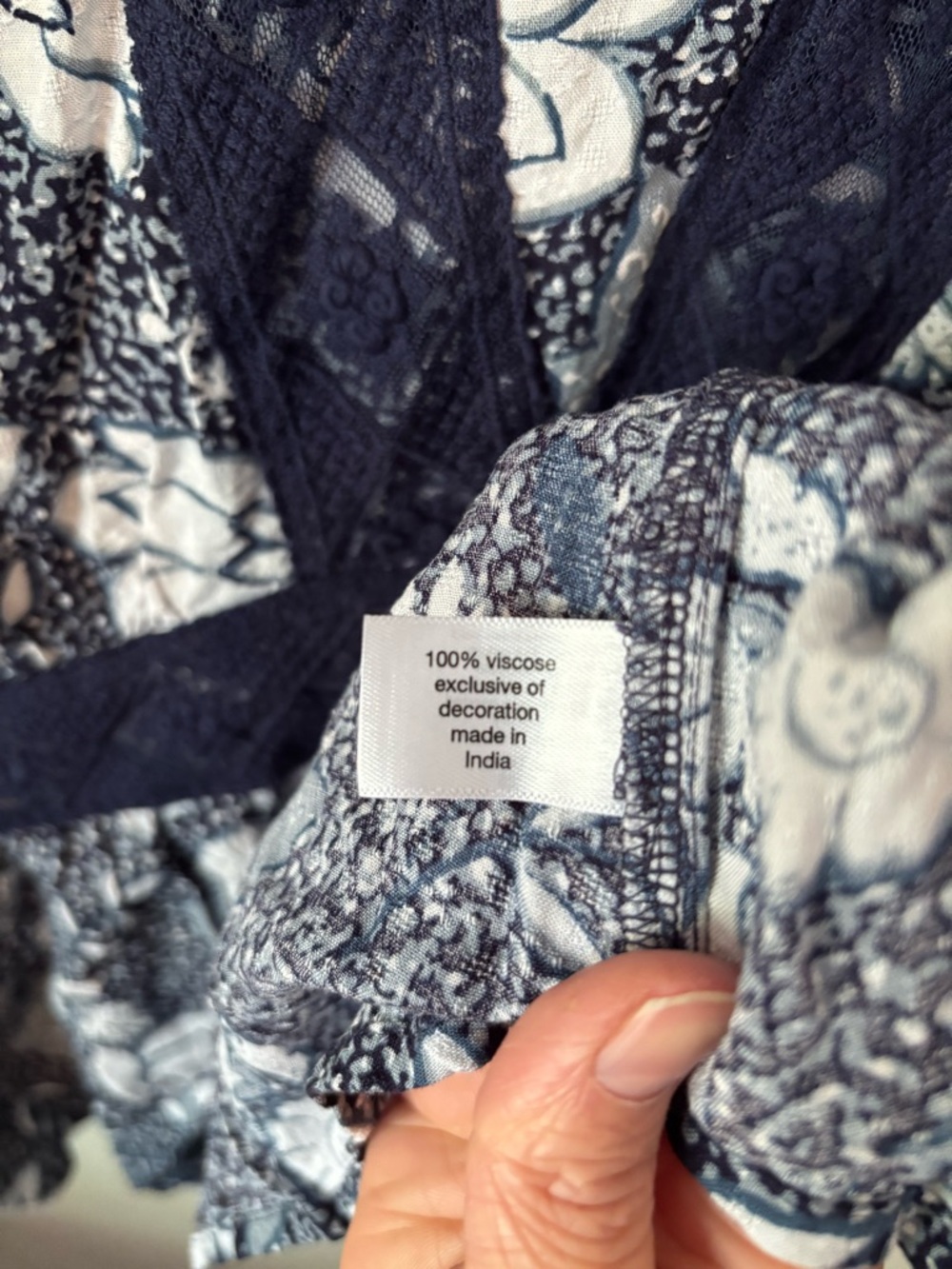 3/$20 Lane Bryant Navy & White Floral Lace-Trim Blouse - Picture 4 of 4